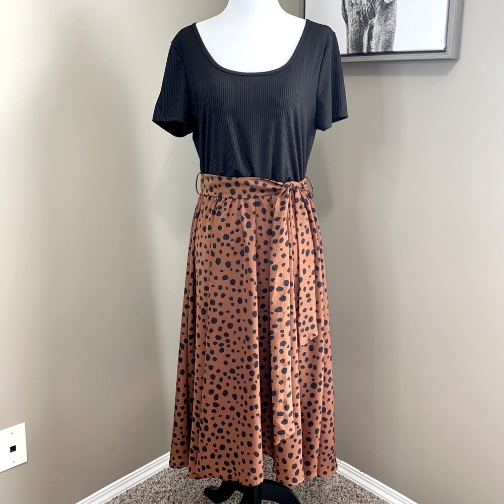 NWOT Dalmatian Print Short Sleeve Maxi Dress with belt